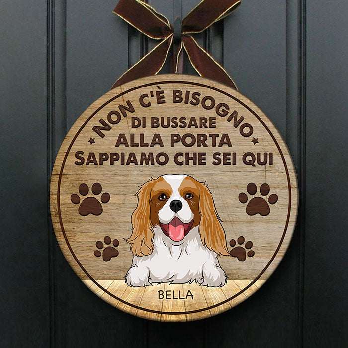 Il Cane Sa Che Sei Qui - Divertente Cartello Personalizzato Per La Porta Del Cane, Funny Personalized Dog Door Sign Italian