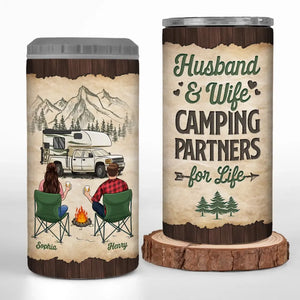Nous sommes assis ensemble au camping - Gobelet isotherme 4 en 1 personnalisé pour camping - Cadeau pour couple, mari, femme, amoureux du camping
