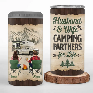 Nous sommes assis ensemble au camping - Gobelet isotherme 4 en 1 personnalisé pour camping - Cadeau pour couple, mari, femme, amoureux du camping