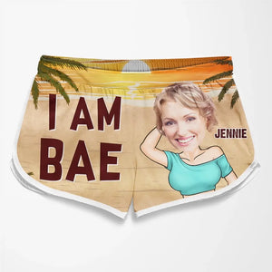 Photo personnalisée « Ma femme est la seule à prendre les décisions » - Short de plage hawaïen tropical personnalisé et amusant pour couple - Cadeau de vacances d'été, cadeau de fête d'anniversaire pour mari et femme, anniversaire