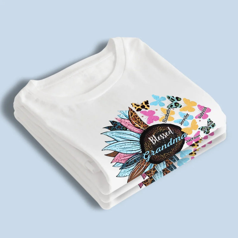 Grandma’s Love Is A Gift That Never Fades - Family Personalized Custom Unisex T-shirt, Premium T-shirt, Hoodie - Gift For Mom, Grandma