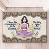 Respirez profondément, vivez pleinement - Tapis décoratif personnalisé pour la maison - Cadeau de pendaison de crémaillère pour les amateurs de yoga