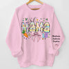 Grand-mère, le cœur de notre famille - Sweat-shirt unisexe personnalisé avec motif sur la manche - Cadeau pour maman et grand-mère