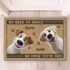 Pattes devant les gens dans cette maison heureuse - Tapis décoratif personnalisé pour chien et chat - Nouveauté, cadeau de pendaison de crémaillère pour propriétaires d'animaux et amoureux des animaux