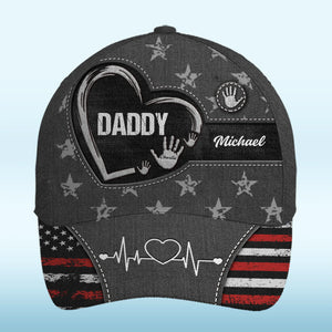 Petites mains, grand amour pour toi - Chapeau personnalisé familial, casquette classique à imprimé intégral - Fête des pères, cadeau pour papa, grand-père