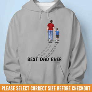 Tu ne marches jamais seul - T-shirt unisexe personnalisé pour la famille, T-shirt premium, sweat à capuche - Cadeau de fête des pères, d'anniversaire pour papa