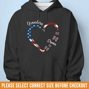Mon cœur appartient à ces petits patriotes - T-shirt unisexe personnalisé pour la famille, t-shirt premium, sweat à capuche - 4 juillet, cadeau pour maman, grand-mère