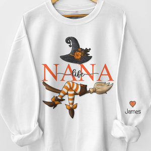 Sweat-shirt unisexe personnalisé, sweat à capuche avec motif sur la manche - Cadeaux d'anniversaire d'Halloween personnalisés pour maman et grand-mère - Un plaisir envoûtant avec une grand-mère sorcière