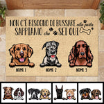 Non C'è Bisogno Di Bussare Alla Porta Italian - Funny Personalized Dog Decorative Mat