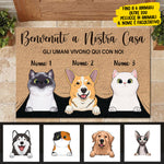 Gli umani vivono qui con me Italian - Funny Personalized Cat Decorative Mat