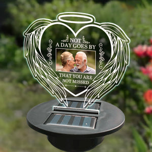 Photo personnalisée : pas un jour ne passe sans que vous ne nous manquiez ! Lampe solaire de jardin personnalisée et commémorative - Cadeau de condoléances pour les membres de la famille