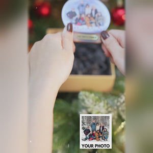 Photo personnalisée Le plus beau cadeau est la famille, enveloppée d'amour - Ornement personnalisé personnalisé pour la famille - Forme personnalisée en acrylique - Cadeau de Noël pour les membres de la famille