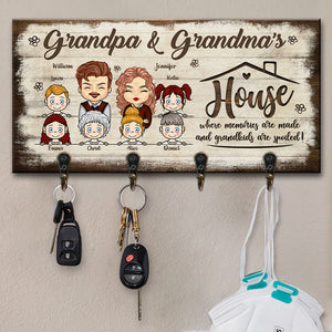 House Is Where Memories Are Made & Grandkids Are Spoiled - Personalized Key Hanger, Key Holder - Gift For Couples, Husband Wife