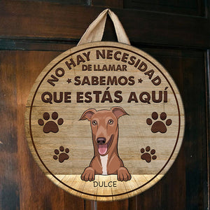 El Perro Sabe Que Estás Aquí - Letrero De Puerta De Perro Personalizado Y Divertido, Funny Personalized Dog Door Sign Spanish.