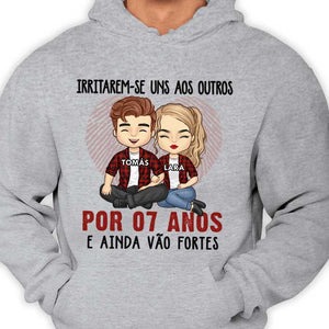 Irritarem-Se Uns Aos Outros Por Muitos Anos E Ainda Vão Fortes - Anniversary Gifts, Gift For Couples, Husband Wife - Personalized Unisex Hoodie Portuguese.